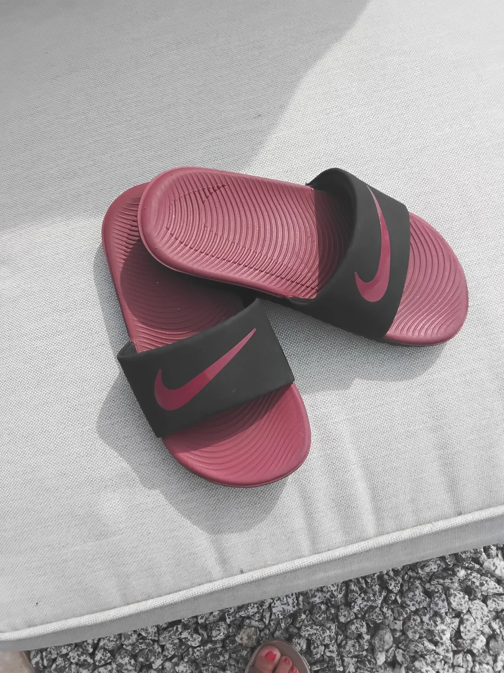 Nike Women's Black Strap Slide Sandals with Berry Footbed